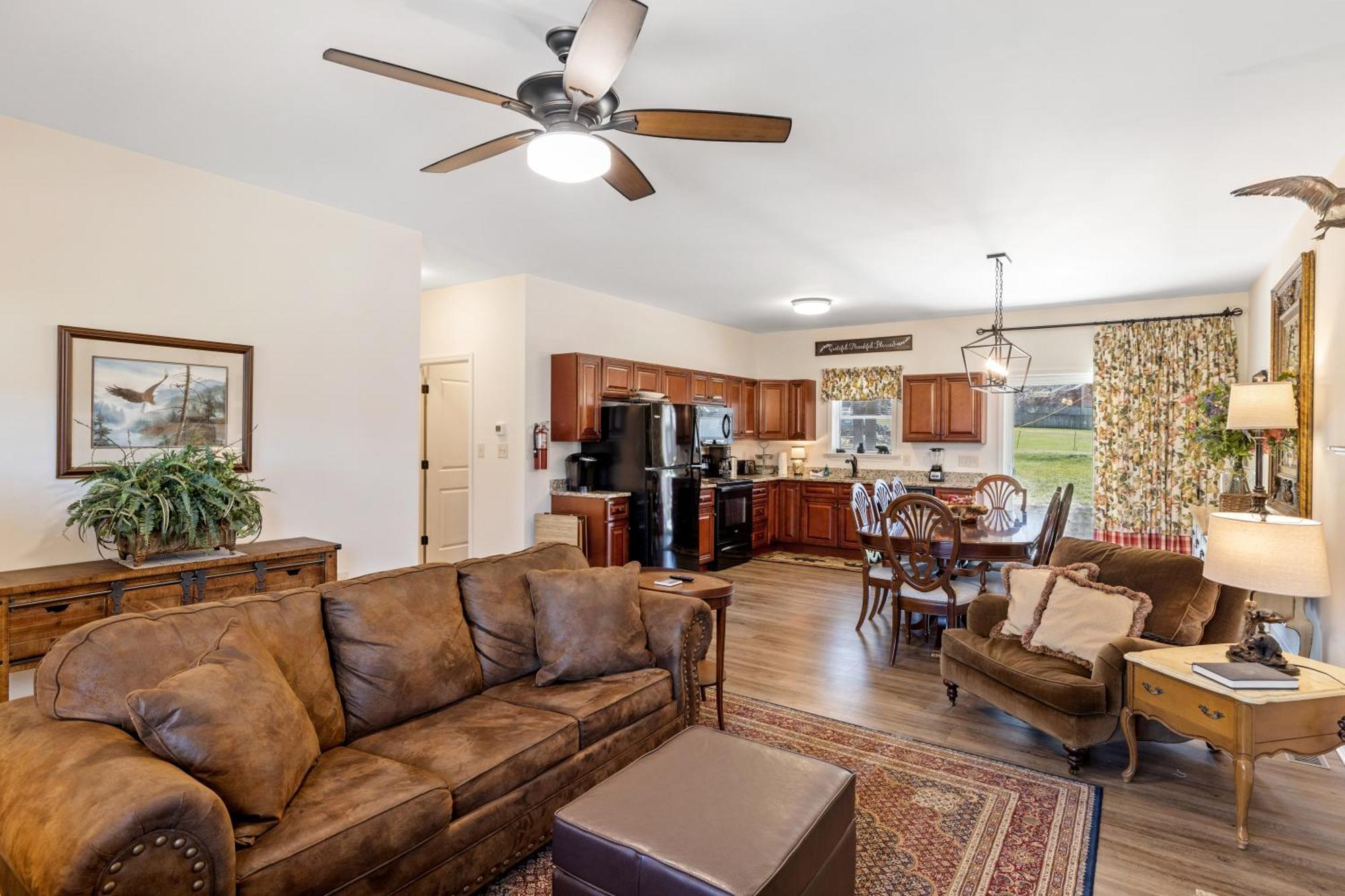 Bear Pass Is A 3 Bed 2 Bath Craftsman Style Home Located Within Walking Distance To Dt Gatlinburg Exteriör bild