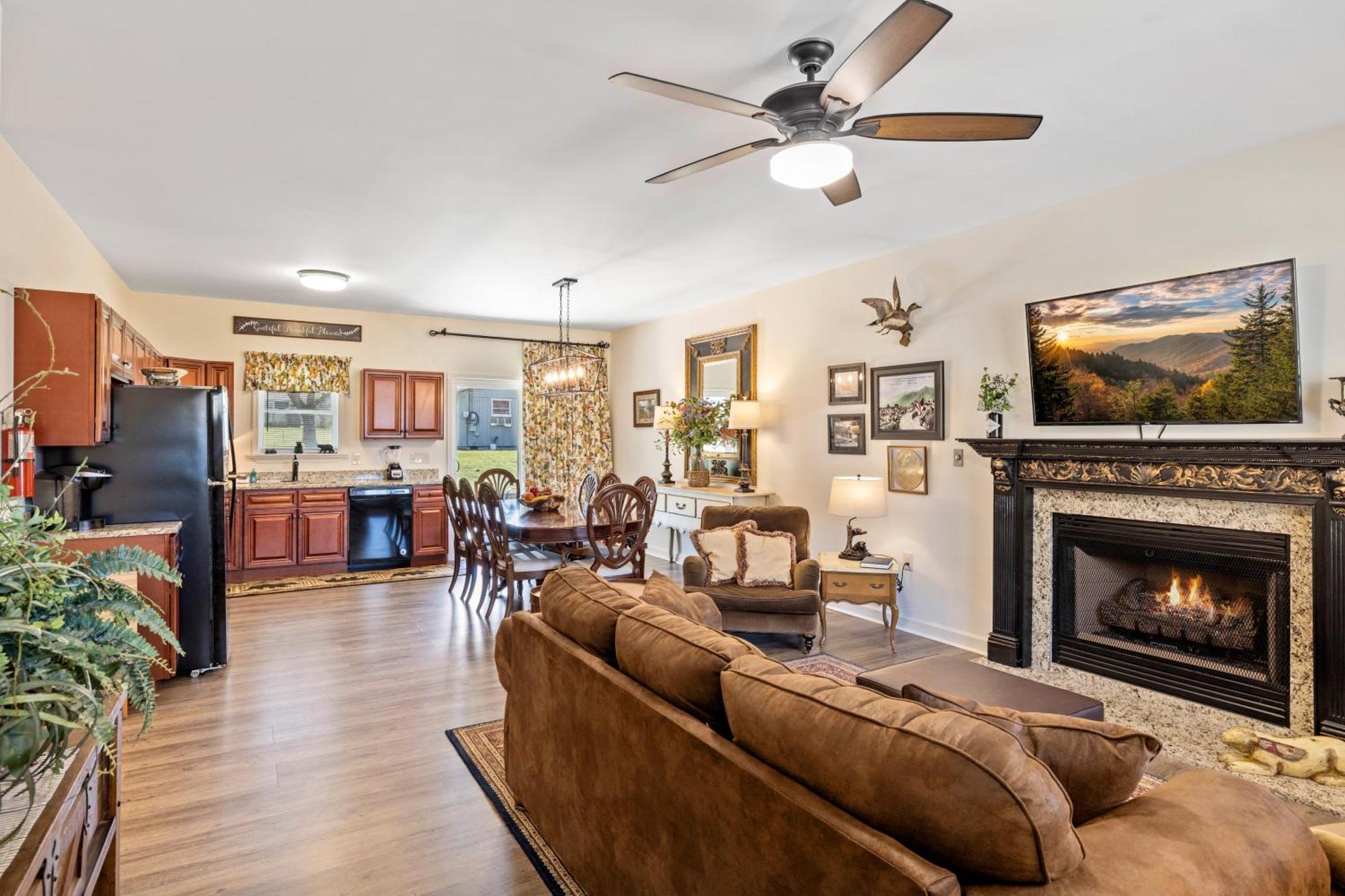 Bear Pass Is A 3 Bed 2 Bath Craftsman Style Home Located Within Walking Distance To Dt Gatlinburg Exteriör bild