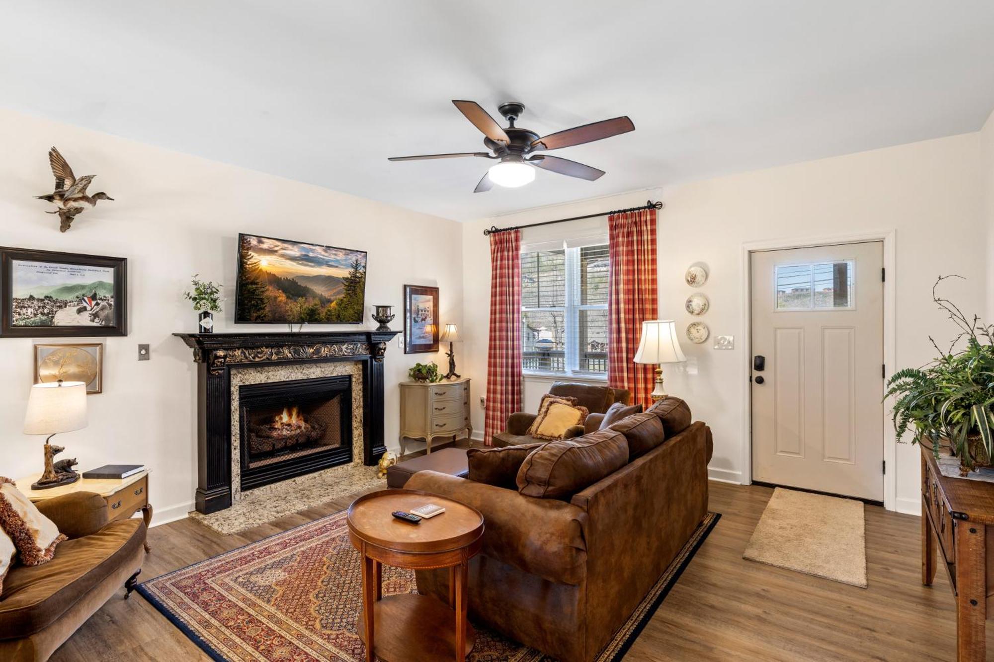Bear Pass Is A 3 Bed 2 Bath Craftsman Style Home Located Within Walking Distance To Dt Gatlinburg Exteriör bild
